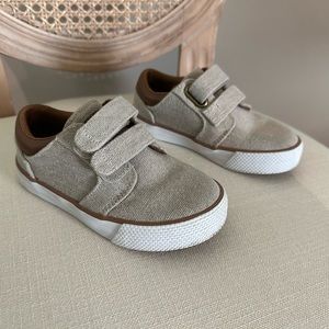 The Children's Place Canvas Velco sneaker